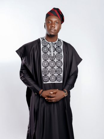 ETW BLACK WITH WHITE EMBROIDERY DESIGNED AGBADA 004